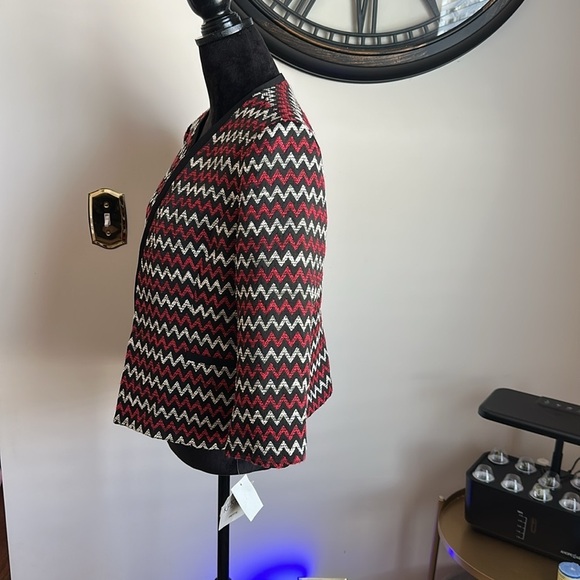 Kasper Red, White & Black Zig-Zag Blazer – Classic & Vibrant - Picture 2 of 10